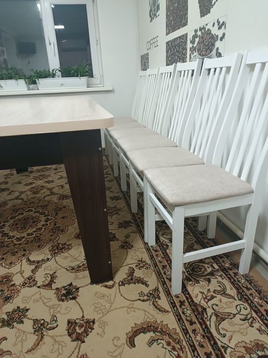 Подам стол обеденный