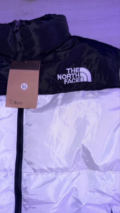 Geaca The North Face alba marimea XL fit L-XL