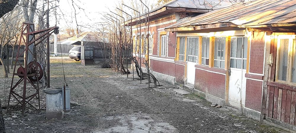 Casa de la sat se vinde