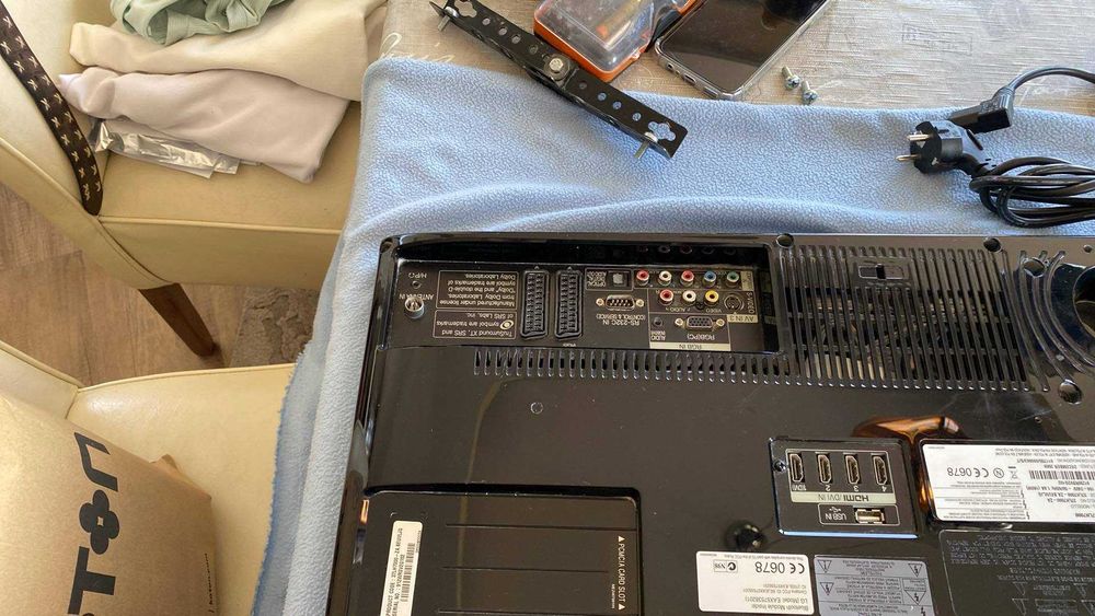 Телевизор LG 37LH7000-ZA на части