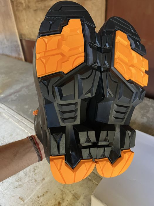 Vand bocanci protectie Uvex marimea 44