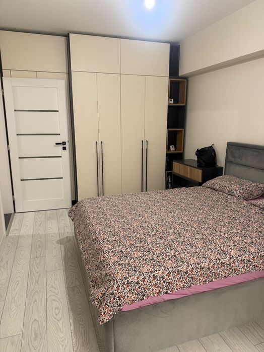 Închiriez apartament