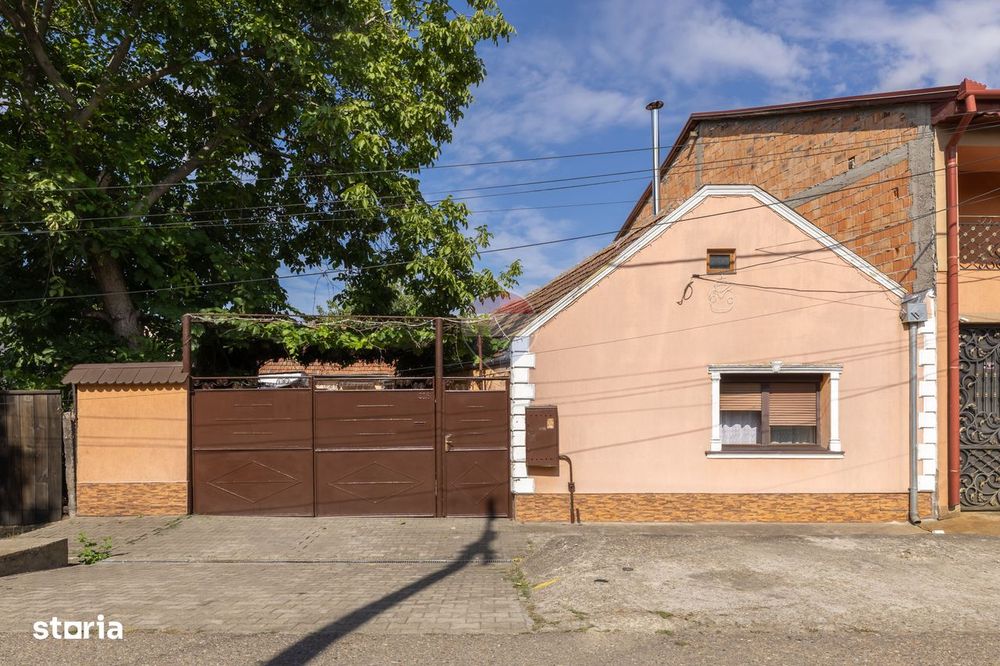 Casă de închiriat cu 4 camere în Pârneava – mobilată și utilată