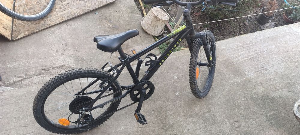vând bicicleta cu inca un an de garantie