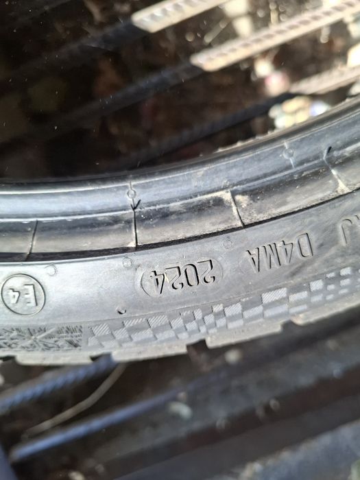 2 Зимни гуми Континентал 235/35/20 ДОТ24 6мм