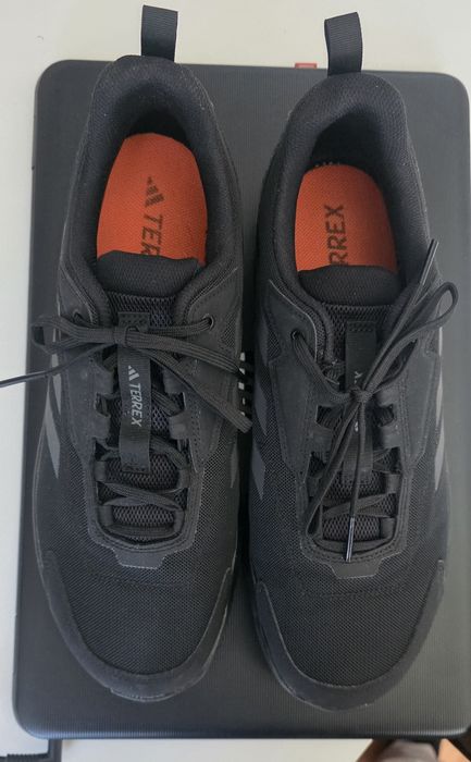 Продавам adidas 46