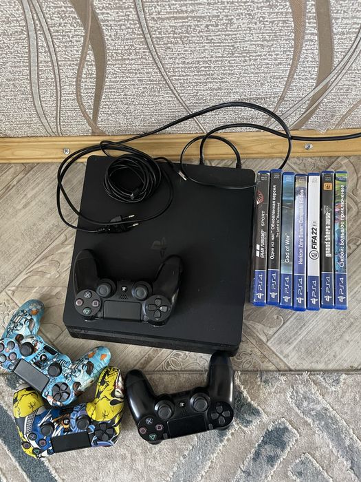 продаю PlayStation 4