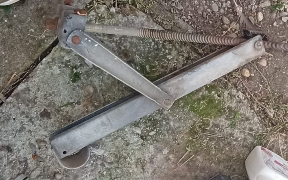 Cric Cârlig pentru remorcare