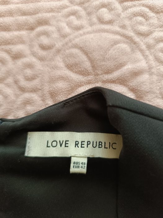 Продам женские платья б/у 48р