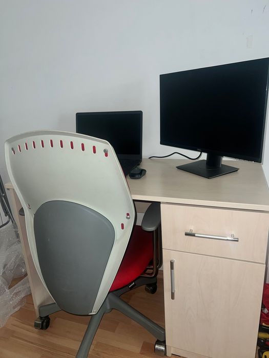 Birou în stare perfectă, îl vând pentru ca vând apartamentul.