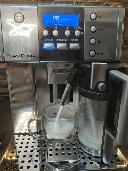 Aparat de cafea Delonghi