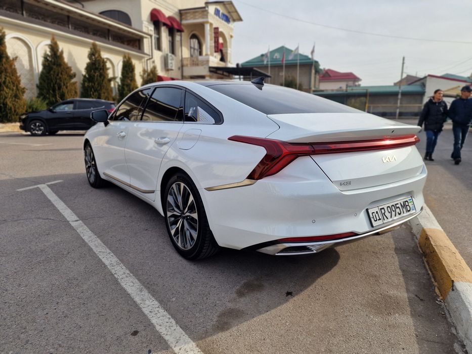 Kia k8 premium sedan 3.5 l sotiladi