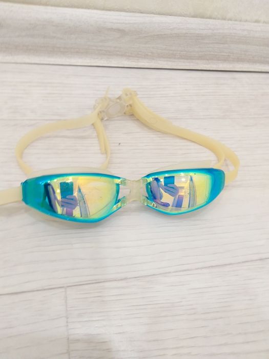 Продам очки для плавания