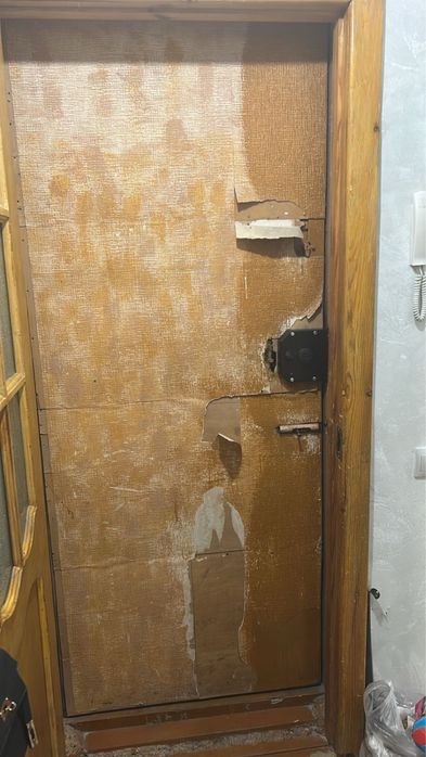 Продам железную дверь