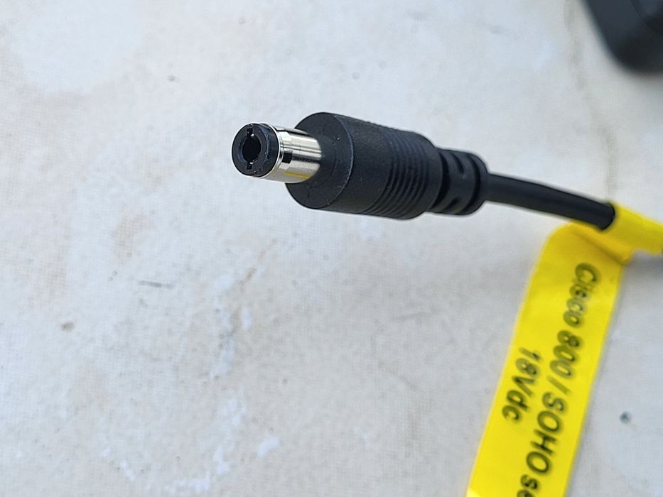 Alimentator 18V 0,8A mufa 5,5x2,5mm CISCO