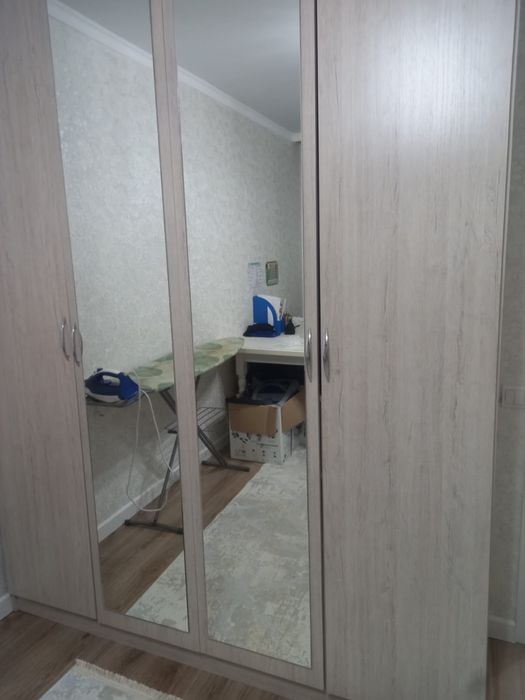 Продам шкаф срочно.