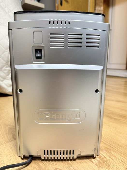 Каферобот DeLonghi Magnifica S