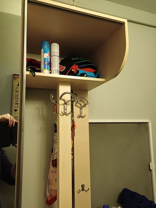 Vând cuier,cu mic defect