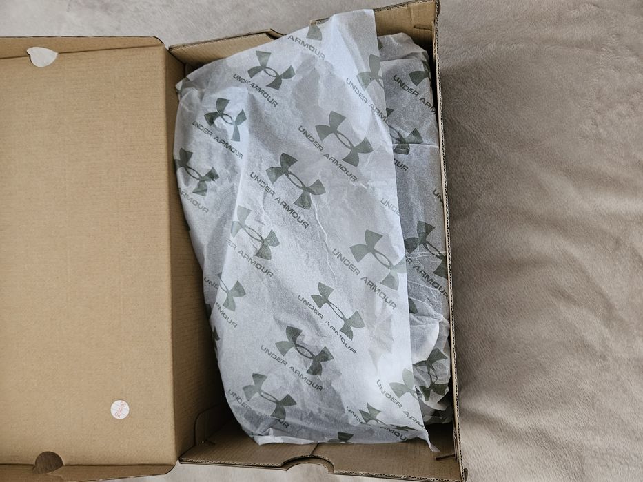 Сникърси- Under Armor