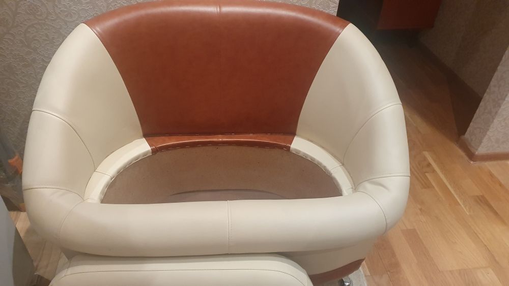 Продаем  диван и учебную мебель, Польша.