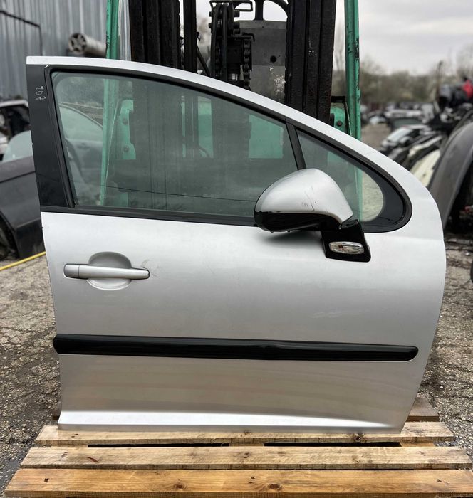 Предна врата за Peugeot 207 / Пежо 207 2008г