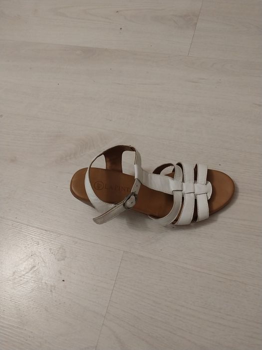 Продаются босоножки