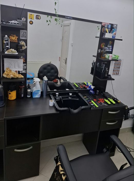Set 2 Posturi de Lucru complet utilate pentru Frizerie / Barber Shop (cu scafă/lavoar și oglindă)