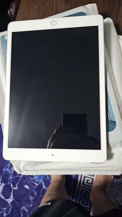I pad 8 cellular 32gb silver