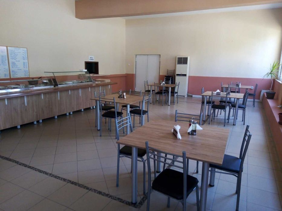 Пълно оборудване за заведение за бързо хранене.