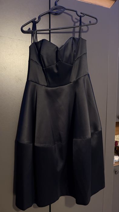 Официална рокля, става и за бална рокля