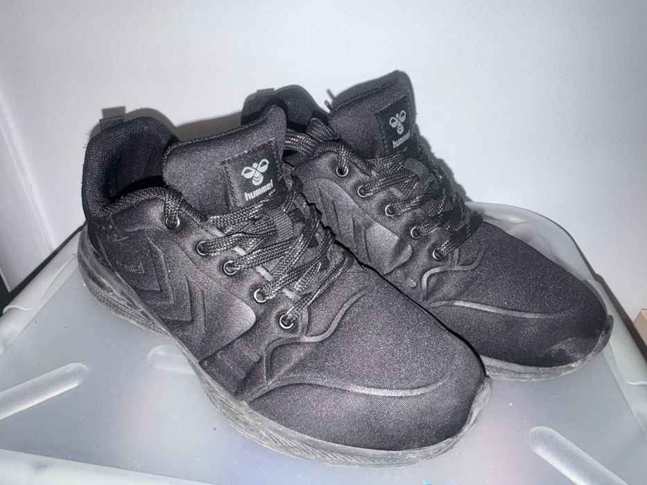 Дамски спортни обувки