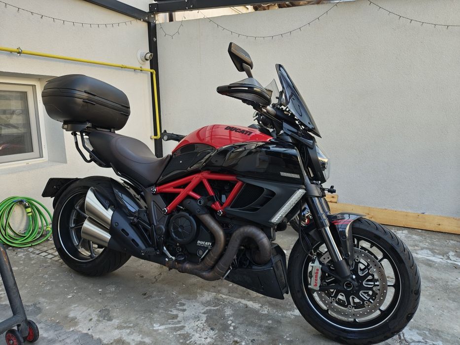 Ducati Diavel Carbon Red (2012)