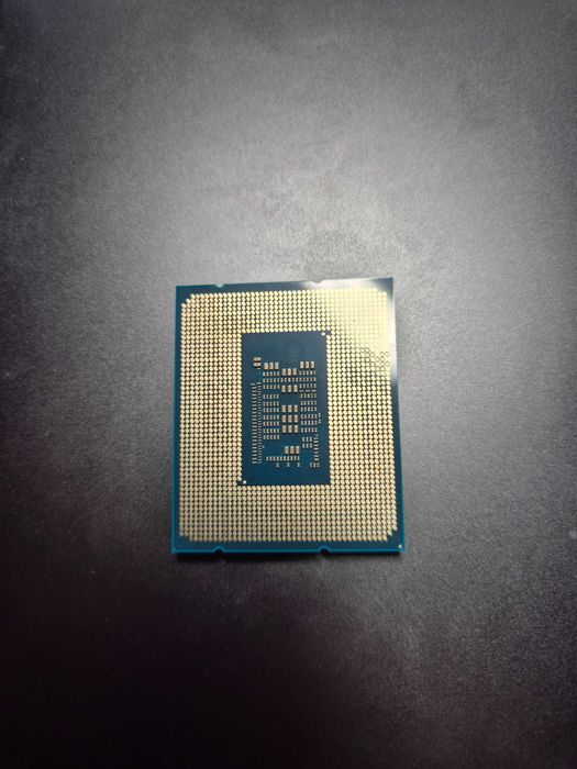 Processor i3-12100f+cooler original Intel