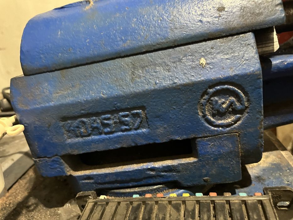 Тески слесарные.