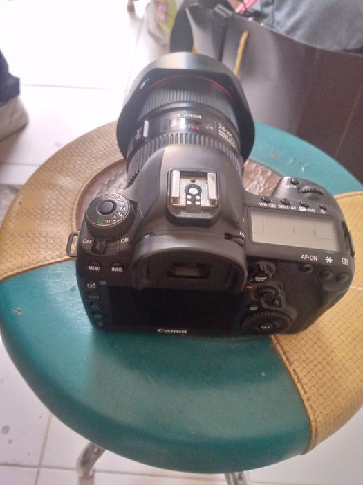 Canon  5D mark 4