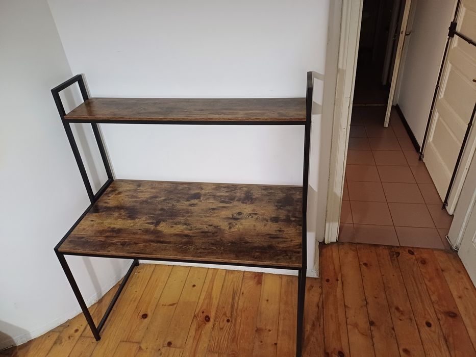 Продавам бюро чисто ново