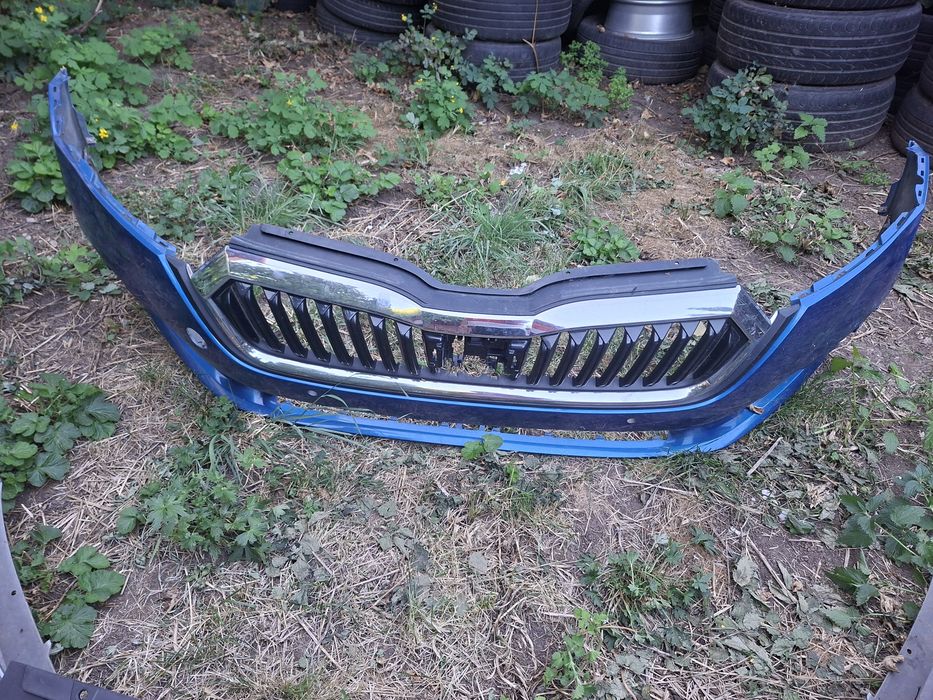 Bară Față Octavia 4 și octavia 4 facelift cu grilă