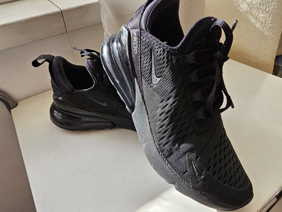 Adidasi Nike air max 270