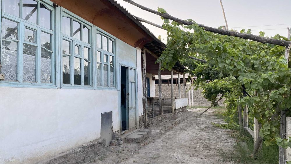 16 sotixli katta hovli, Rishton Avazboyda sotuvda! Narxini Kelishamiz.