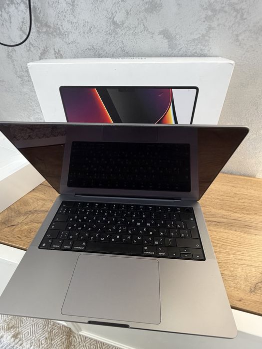 Срочно продам MacBook 14 pro 512