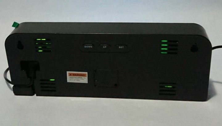 Ceas cu cifre luminate permanent