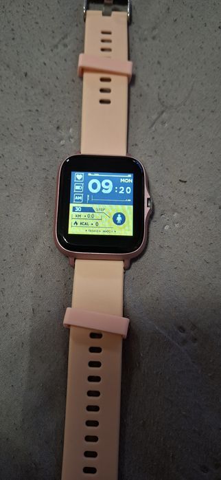 Смарт часовник с зарядно