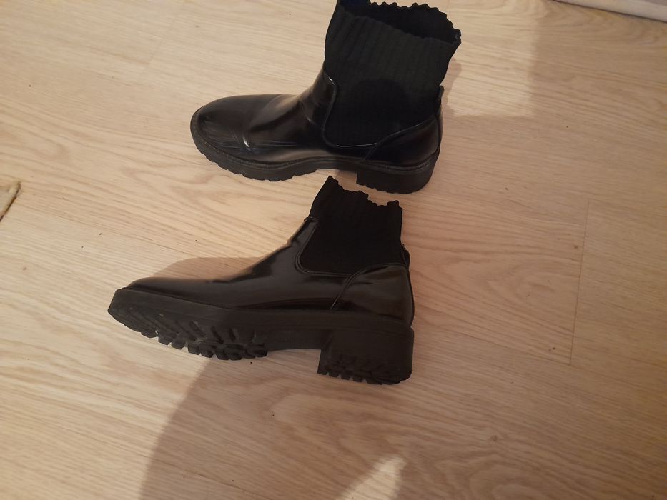 Продам ботинки осенние