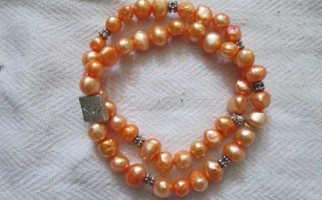 SNO of Sweden Шведска еластична гривна от розови естествени перли.