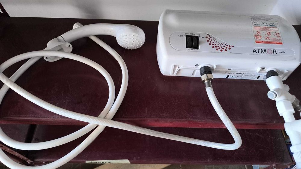 Instant apa calda electric Atmor Basic cu para de dus