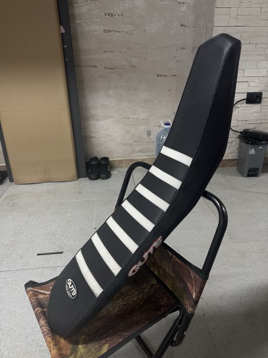 Guts Seatcover Ultra bee