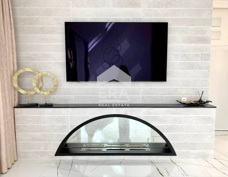 Ексклузивен дизайнерски апартамент с панорамна тераса в широкия център