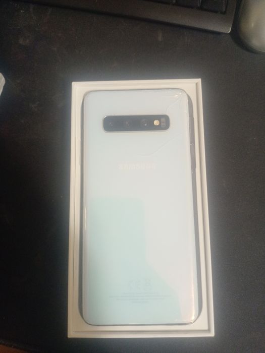 Телефон  Samsung s10