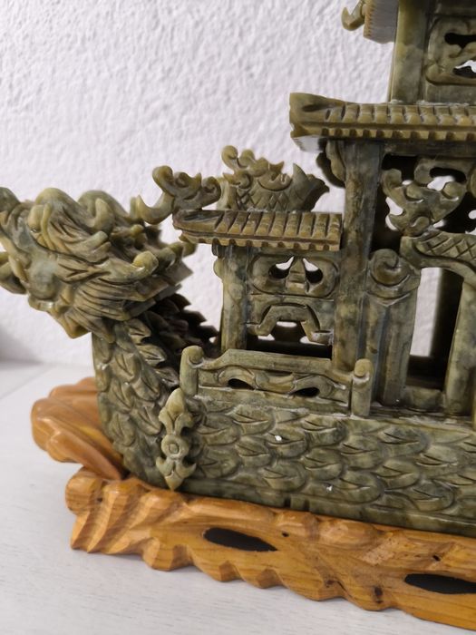 Продавам голям Китайски нефритен кораб антикварен