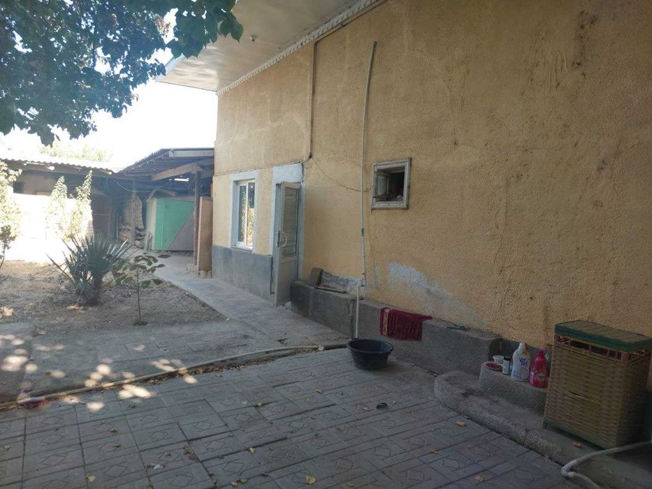 Jizzah Shahrida hovli sotiladi